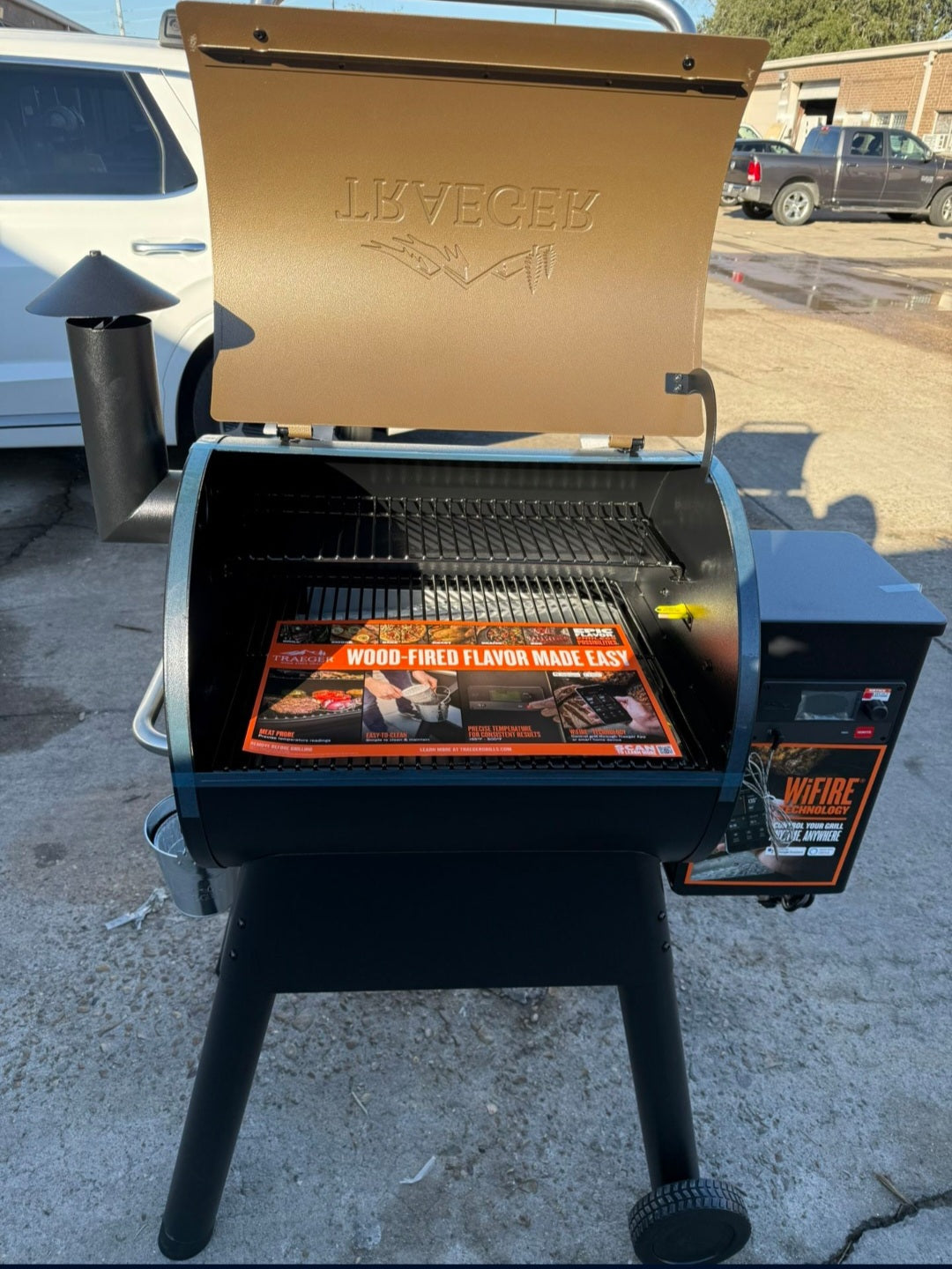 Traeger Pro 575 Wifi Pellet Grill and Smoker in Bronze